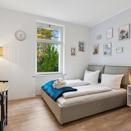 Vorstadtoase - 2 Personen - Eichwalde, Naehe Ber - Queensize-Bett, Netflix, Parken Экстерьер фото