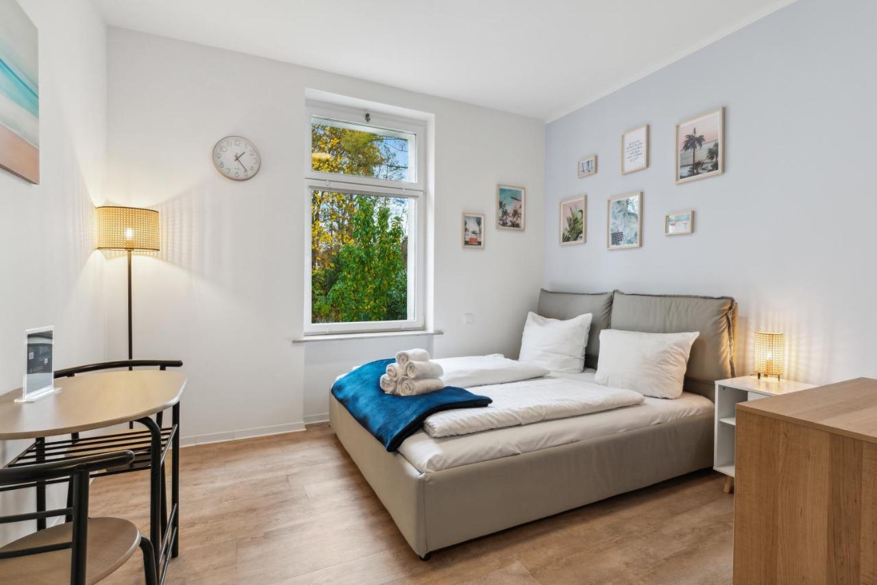 Vorstadtoase - 2 Personen - Eichwalde, Naehe Ber - Queensize-Bett, Netflix, Parken Экстерьер фото