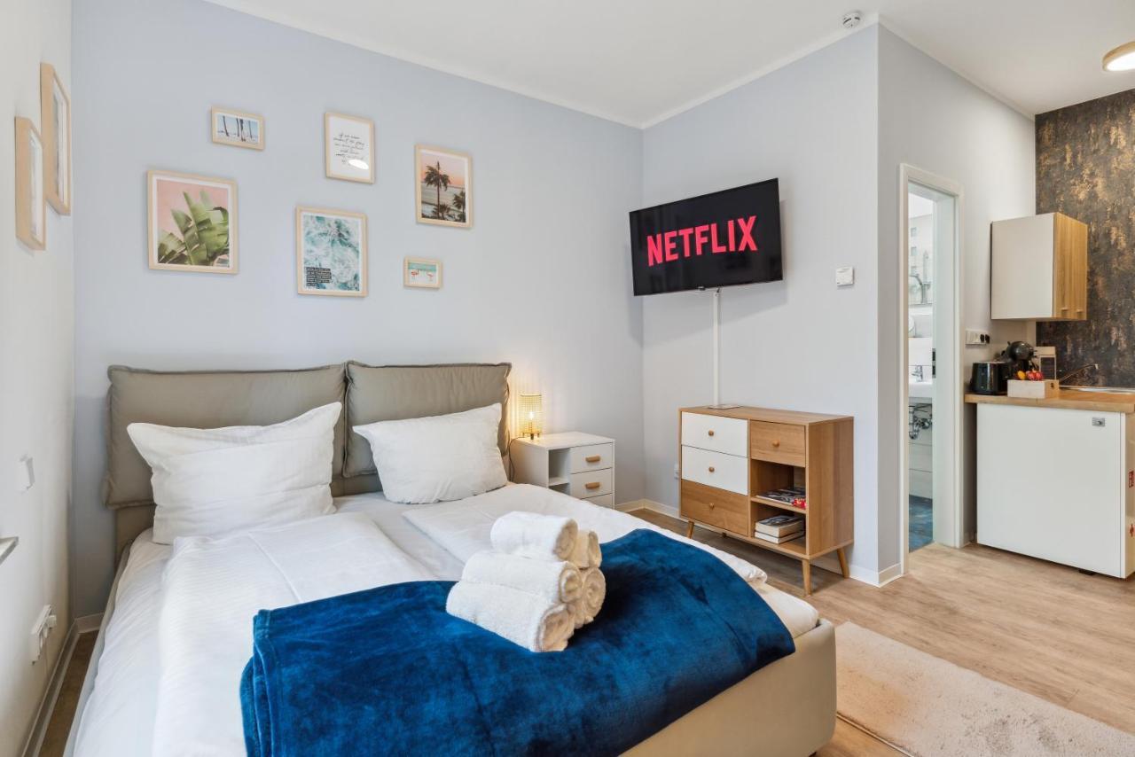 Vorstadtoase - 2 Personen - Eichwalde, Naehe Ber - Queensize-Bett, Netflix, Parken Экстерьер фото